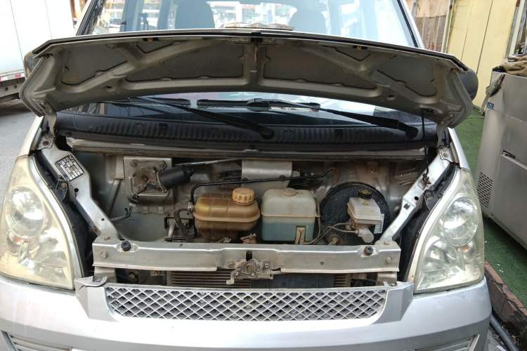 Used Wuling Rongguang 2011 1.2L Base Version Engine Bay