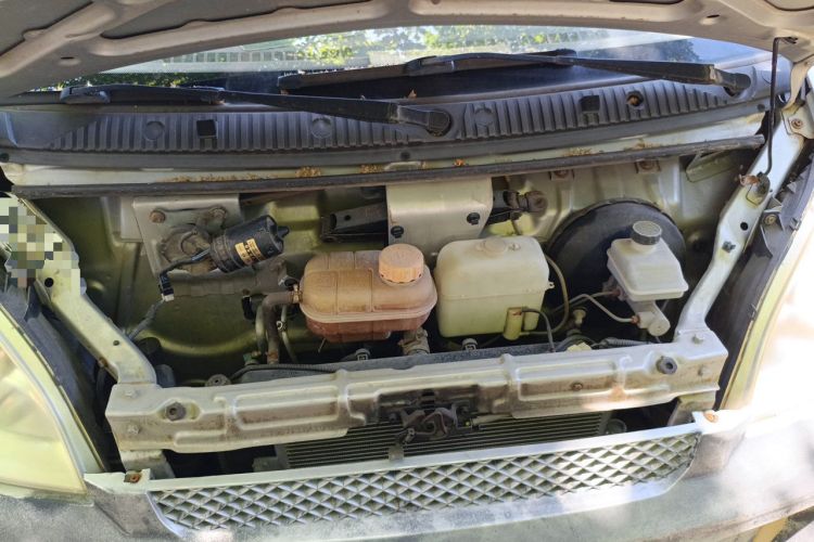 Used Wuling Rongguang 2011 1.5L Base Version Engine Bay