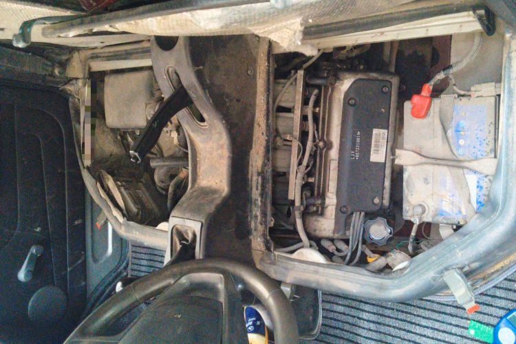 Used Wuling Rongguang 2011 1.2L Base Version Engine Bay