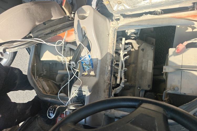Used Wuling Rongguang 2011 1.2L Standard Version Engine Bay