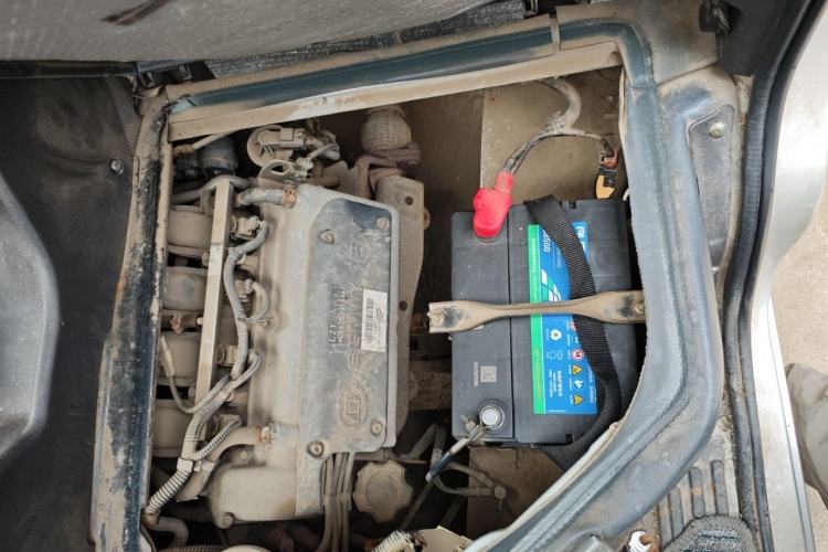 Used Wuling Rongguang 2011 1.2L Base Version Engine Bay