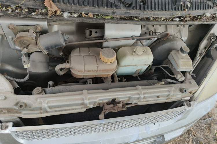 Used Wuling Rongguang 2011 1.2L Base Version Engine Bay