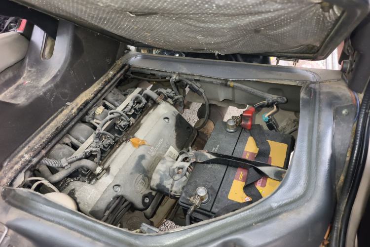 Used Wuling Rongguang 2011 1.2L Base Version Engine Bay