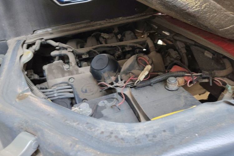 Used Wuling Rongguang 2011 1.2L Base Version Engine Bay