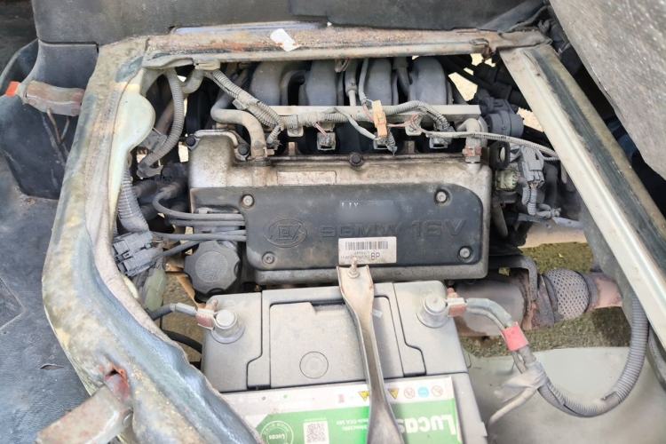 Used Wuling Rongguang 2011 1.2L Base Version Engine Bay