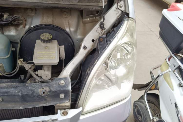 Used Wuling Rongguang 2011 1.2L Base Version Engine Bay Left