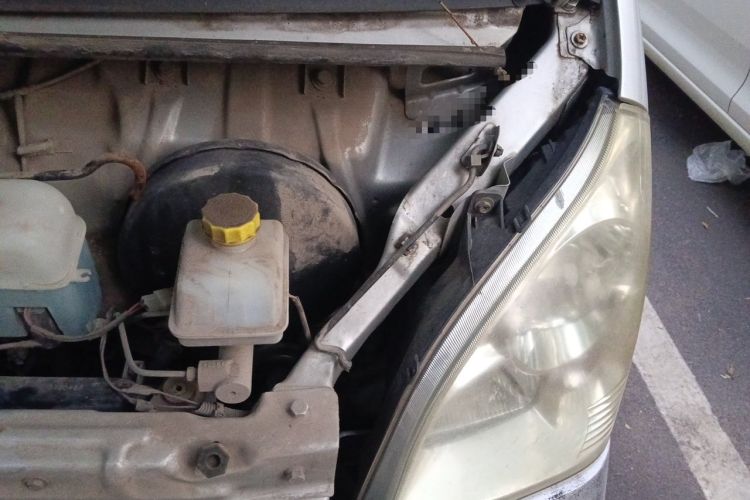 Used Wuling Rongguang 2011 1.2L Base Version Engine Bay Left