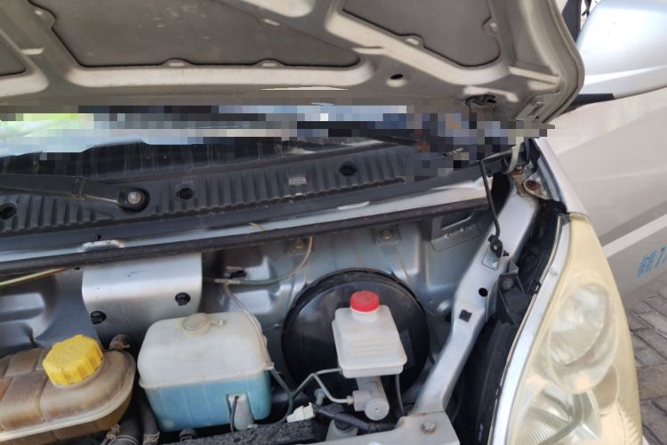 Used Wuling Rongguang 2011 1.2L Standard Version Engine Bay Left