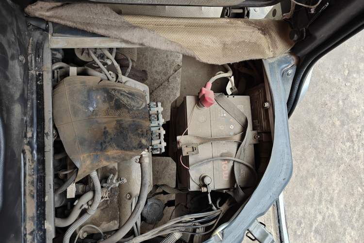 Used Wuling Rongguang 2011 1.2L Base Version Engine Bay Left