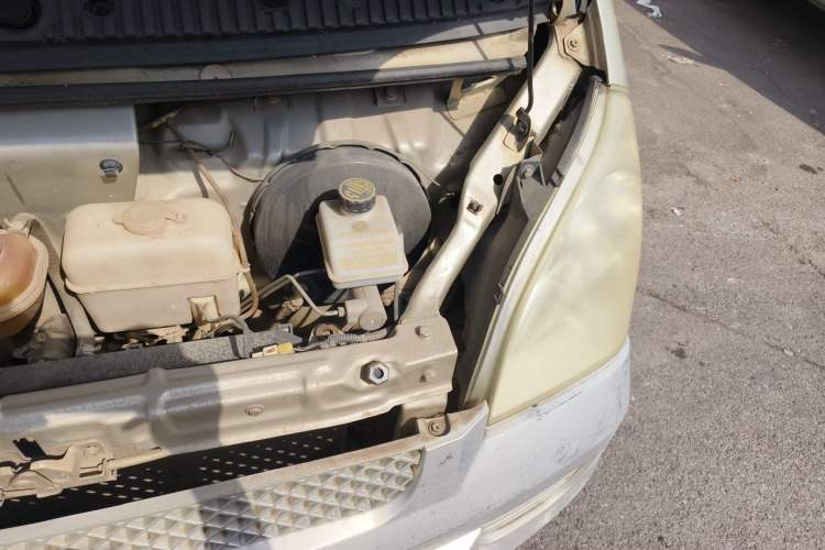 Used Wuling Rongguang 2011 1.2L Base Version Engine Bay Left