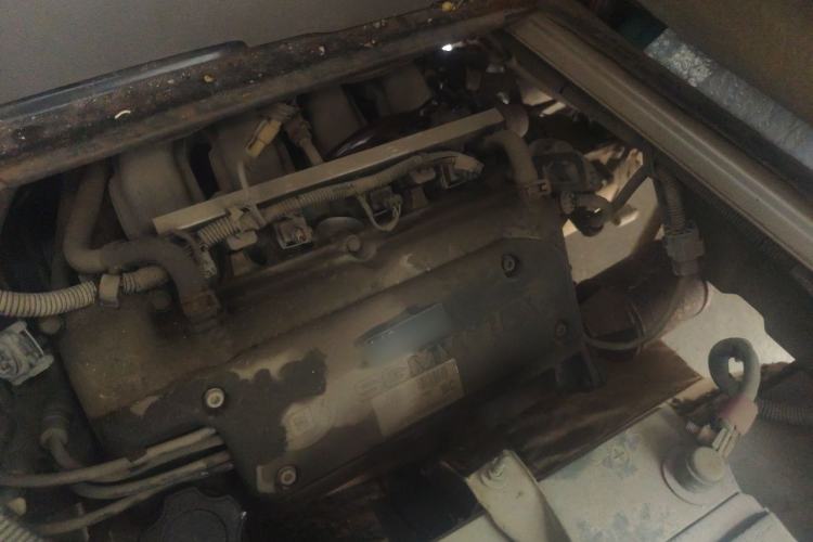 Used Wuling Rongguang 2011 1.2L Standard Version Engine Bay Left
