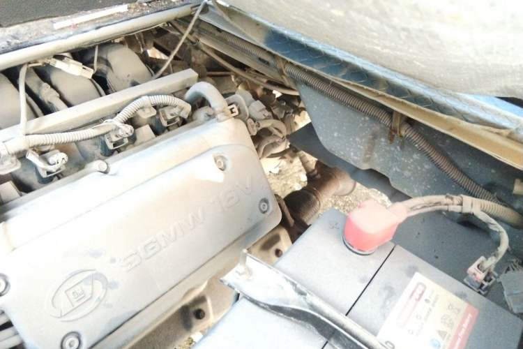 Used Wuling Rongguang 2011 1.2L Base Version Engine Bay Left