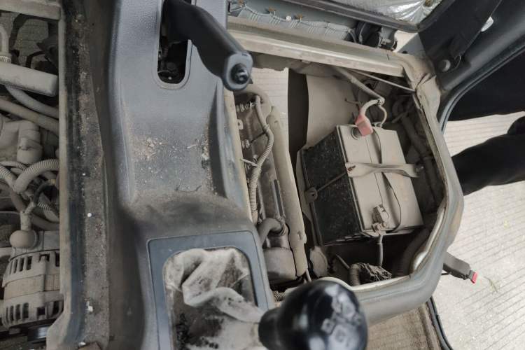Used Wuling Rongguang 2011 1.2L Base Version Engine Bay Left