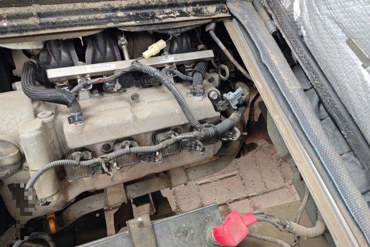 Used Wuling Rongguang 2011 1.2L Base Version Engine Bay Left