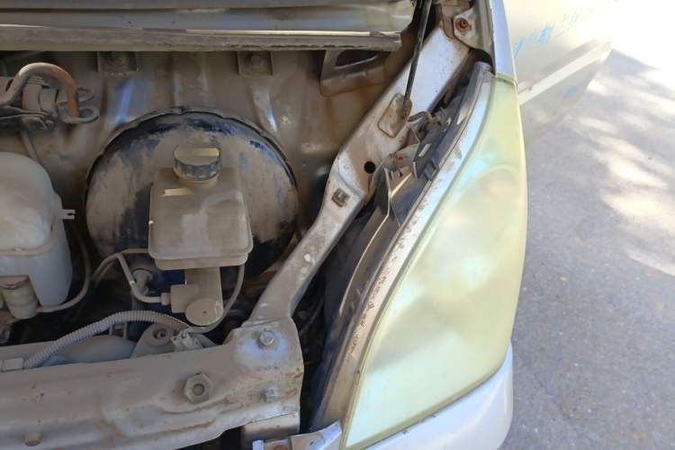 Used Wuling Rongguang 2011 1.2L Base Version Engine Bay Left