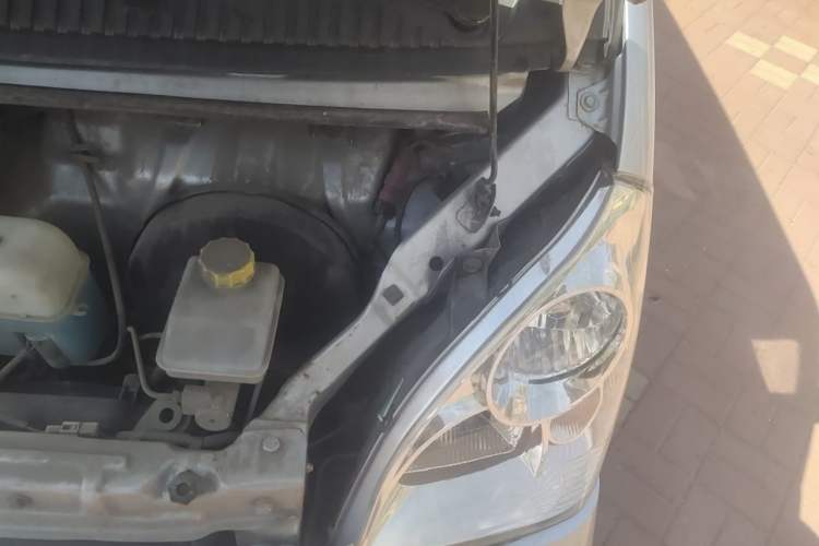 Used Wuling Rongguang 2011 1.2L Base Version Engine Bay Left