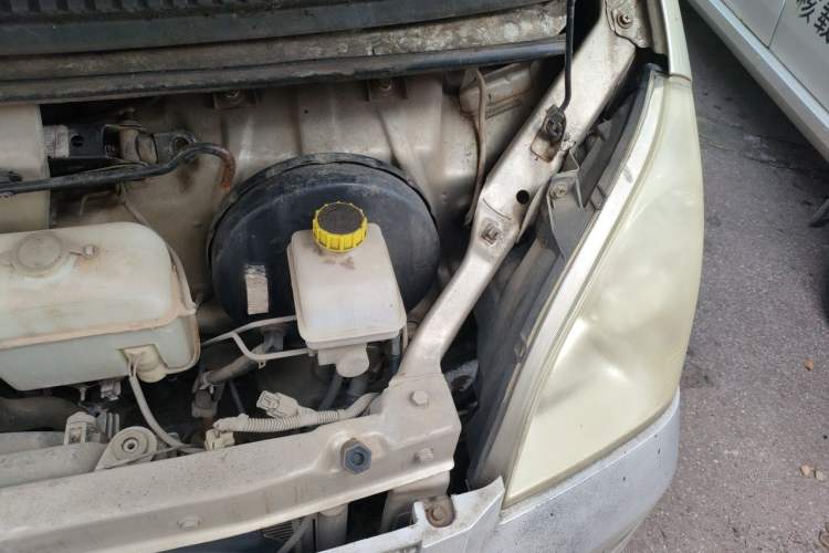 Used Wuling Rongguang 2011 1.2L Base Version Engine Bay Left