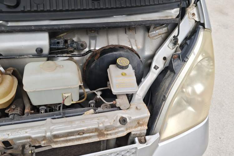 Used Wuling Rongguang 2011 1.2L Base Version Engine Bay Left