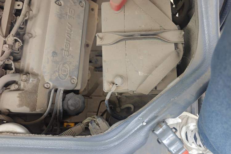 Used Wuling Rongguang 2011 1.2L Base Version Engine Bay Left