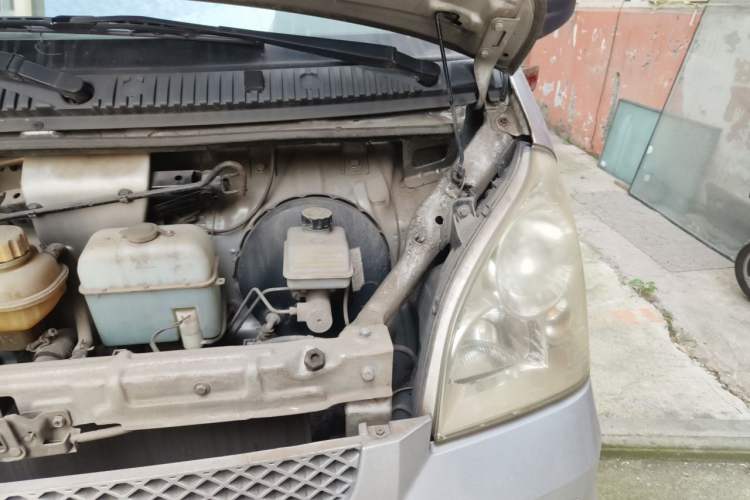 Used Wuling Rongguang 2011 1.2L Base Version Engine Bay Left