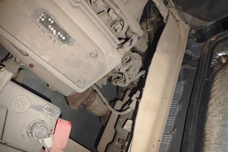 Used Wuling Rongguang 2011 1.2L Base Version Engine Bay Left