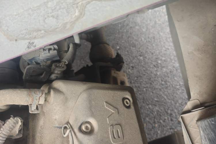 Used Wuling Rongguang 2011 1.2L Base Version Engine Bay Left