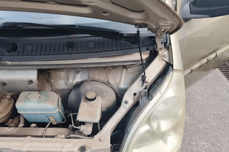 Used Wuling Rongguang 2011 1.2L Base Version Engine Bay Left