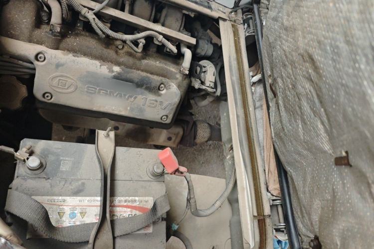 Used Wuling Rongguang 2011 1.2L Standard Version Engine Bay Left