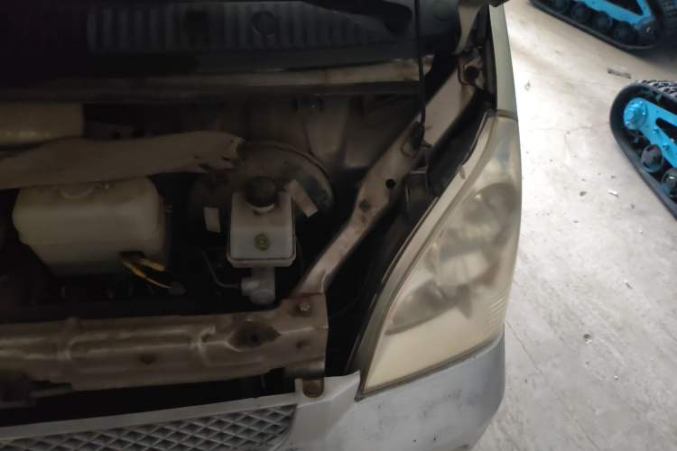 Used Wuling Rongguang 2011 1.2L Base Version Engine Bay Left