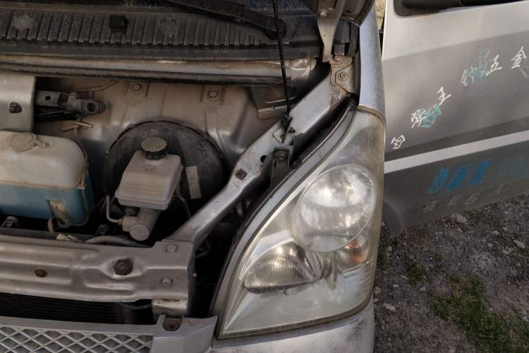 Used Wuling Rongguang 2011 1.2L Base Version Engine Bay Left
