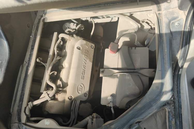 Used Wuling Rongguang 2011 1.2L Base Version Engine Bay Left