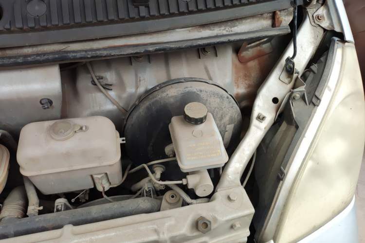 Used Wuling Rongguang 2011 1.2L Base Version Engine Bay Left