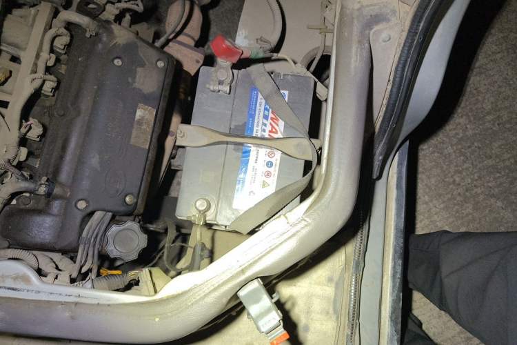 Used Wuling Rongguang 2011 1.2L Base Version Engine Bay Left