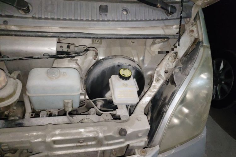 Used Wuling Rongguang 2011 1.2L Base Version Engine Bay Left