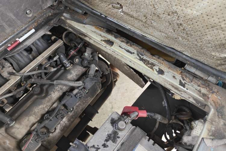 Used Wuling Rongguang 2011 1.2L Standard Version Engine Bay Left