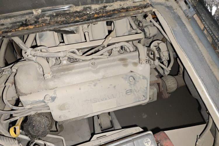 Used Wuling Rongguang 2011 1.2L Base Version Engine Bay Left