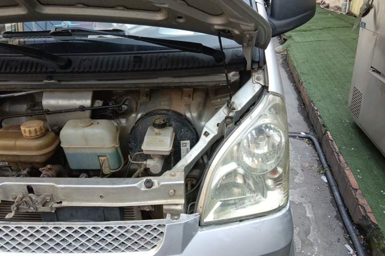 Used Wuling Rongguang 2011 1.2L Base Version Engine Bay Left