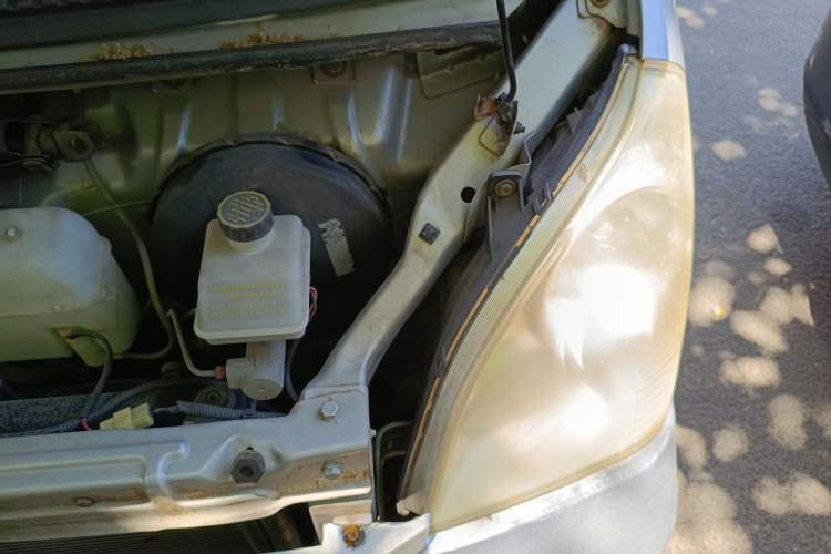 Used Wuling Rongguang 2011 1.5L Base Version Engine Bay Left