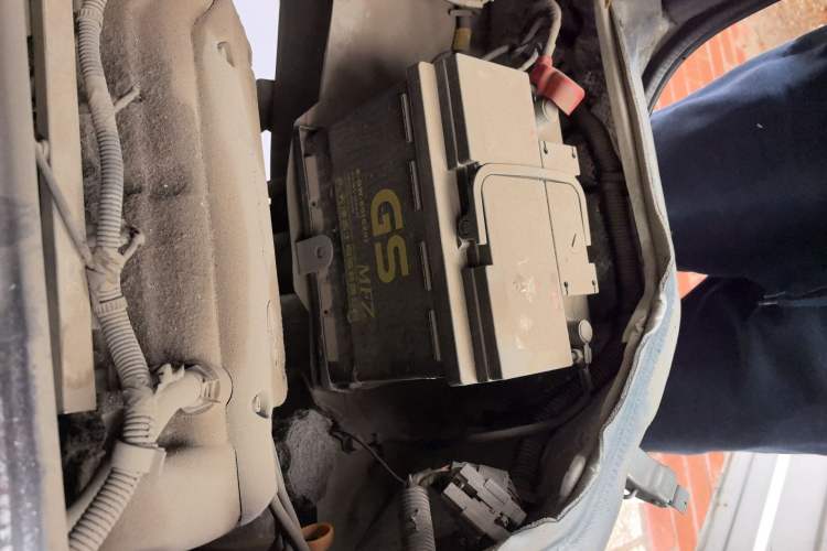 Used Wuling Rongguang 2011 1.2L Base Version Engine Bay Left