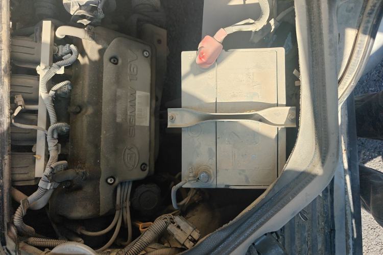 Used Wuling Rongguang 2011 1.2L Standard Version Engine Bay Left