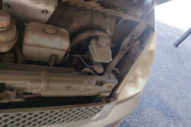 Used Wuling Rongguang 2011 1.2L Base Version Engine Bay Left