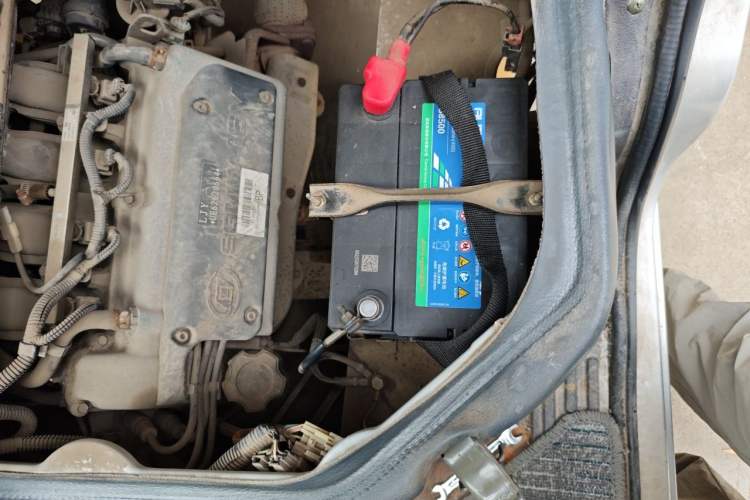 Used Wuling Rongguang 2011 1.2L Base Version Engine Bay Left