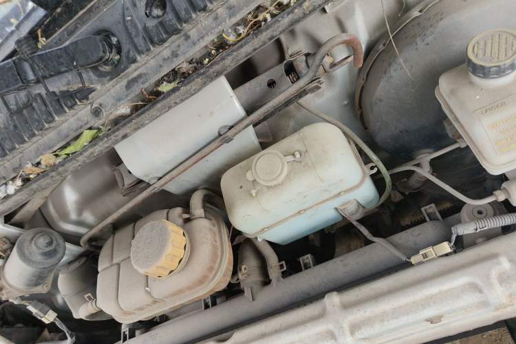 Used Wuling Rongguang 2011 1.2L Base Version Engine Bay Left