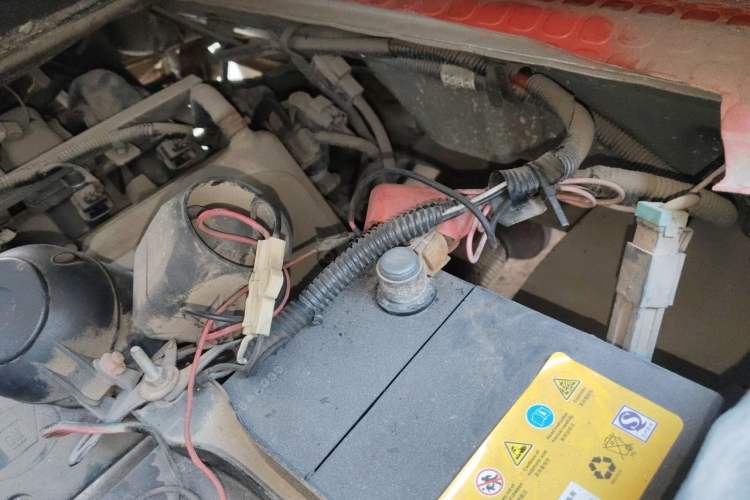 Used Wuling Rongguang 2011 1.2L Base Version Engine Bay Left