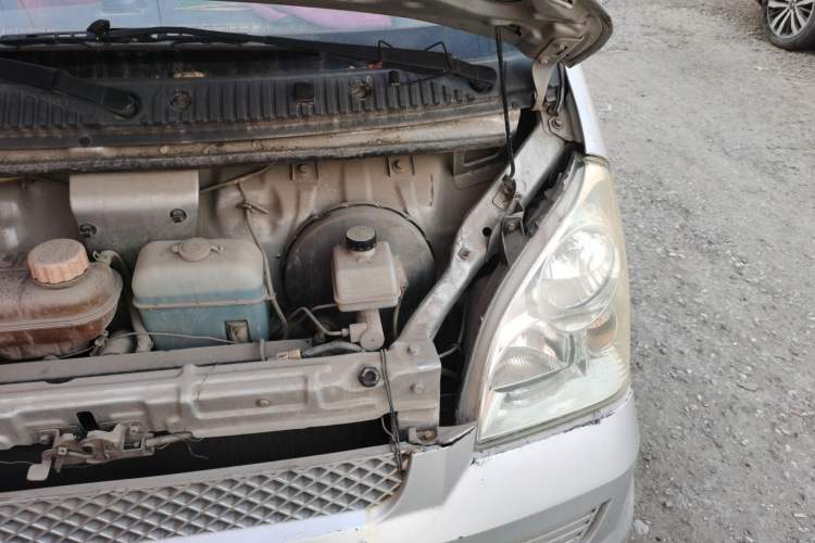 Used Wuling Rongguang 2011 1.2L Base Version Engine Bay Left
