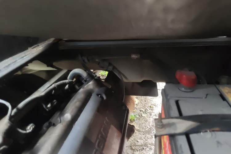 Used Wuling Rongguang 2011 1.2L Base Version Engine Bay Left