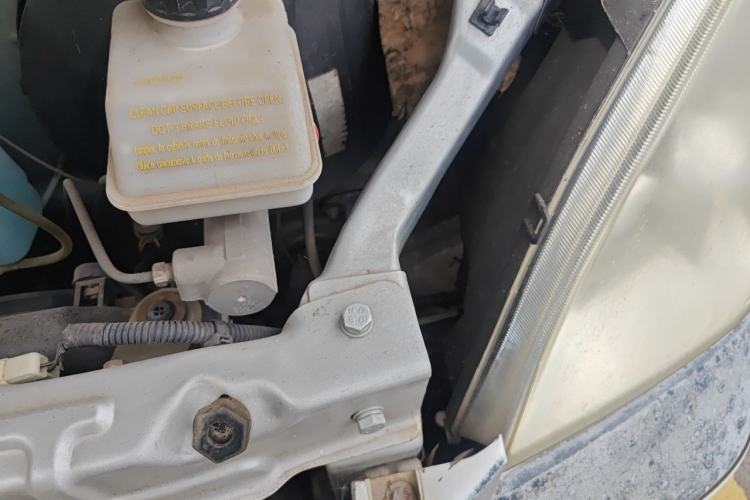 Used Wuling Rongguang 2011 1.5L Base Version Engine Bay Left