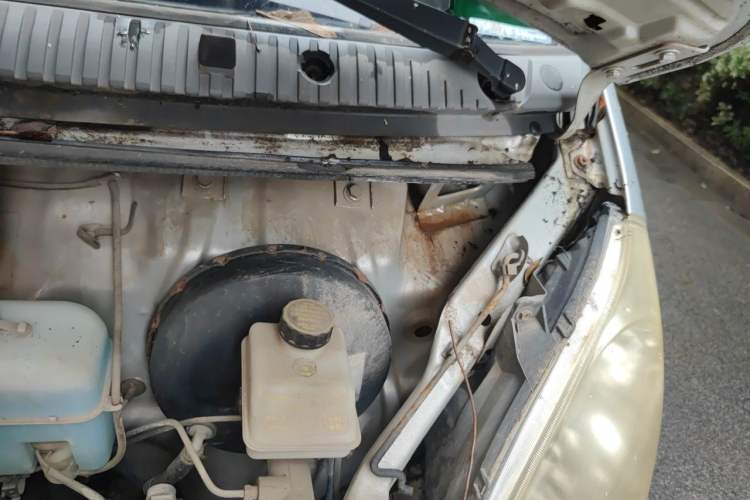 Used Wuling Rongguang 2011 1.2L Base Version Engine Bay Left