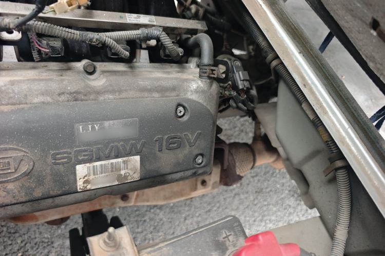 Used Wuling Rongguang 2011 1.2L Base Version Engine Bay Left