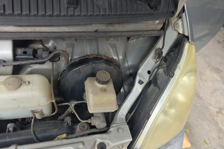 Used Wuling Rongguang 2011 1.2L Base Version Engine Bay Left